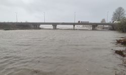 Zonguldak’ta fırtına nedeniyle dalga boyu 4 metreye ulaştı