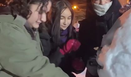 Dağ yöresinde yaşayan 60 genç, ilk kez Uludağ Kayak Merkezi'ne gitti