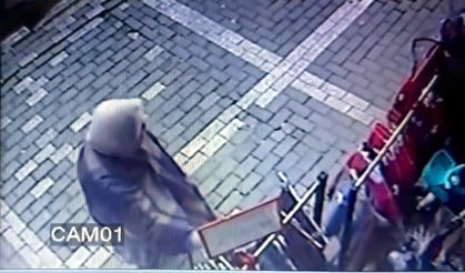 İstanbul-Avcılar'da kıyafet hırsızlığı kamerada