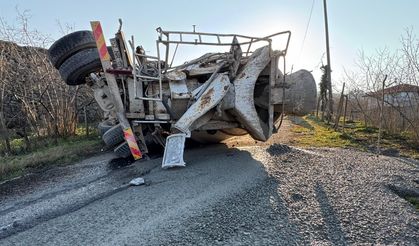Ordu’da devrilen beton mikserinin sürücüsü yaralandı