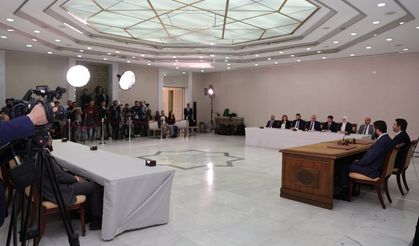 Suriye Cumhurbaşkanı Şara, geçici anayasa bildirgesini imzaladı