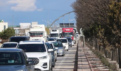 Afyonkarahisar'dan bayram tatilinde 6 milyona yakın araç geçti