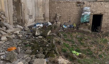 Definecilerin tahribatına uğrayan tarihi kilise için restorasyon talebi