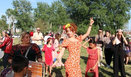 Edirne'de Kakava ve Hıdrellez Şenlikleri ikinci günü şarkı ve danslarla devam etti
