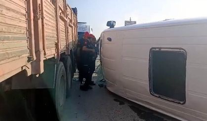 Kahramanmaraş’ta işçi servis minibüsü ile otomobil çarpıştı; 12 yaralı
