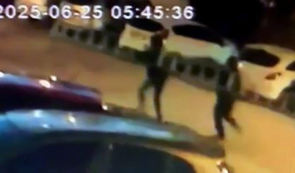 Balkonuna seyyar merdiven dayadıkları daireden altın ve döviz çaldılar