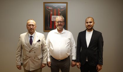 Uşakspor'da bayrak değişimi