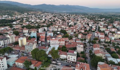 Sındırgı'da 6.1'lik depremde yıkılan ve hasar gören binalar tespit ediliyor