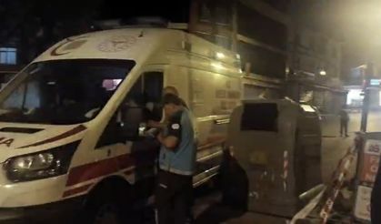 Sultanbeyli'de otomobil ile servis minibüsü çarpıştı: 10 yaralı