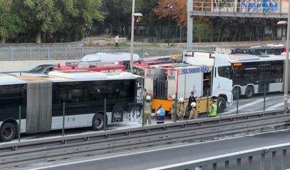 İstanbul’da metrobüs yangını