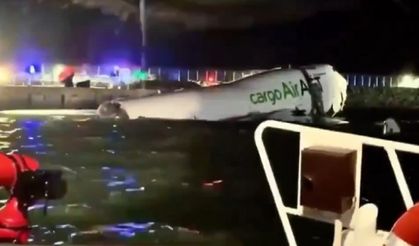 Hong Kong'da kargo uçağı pistten çıkarak denize düştü: 2 ölü