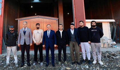 Babalarının isteğiyle, İstanbul'daki konteyner fabrikalarını deprem riski altındaki Bingöl'e taşıdılar / Ek fotoğraflar