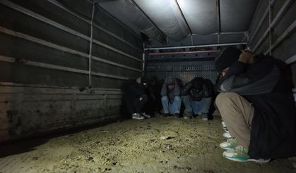 Düzensiz göçmenlere sahte pasaport temin eden şüpheli yakalandı