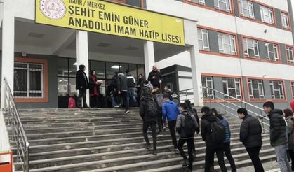 Iğdır'da bıçaklı kavga; lise öğrencisi yaralandı