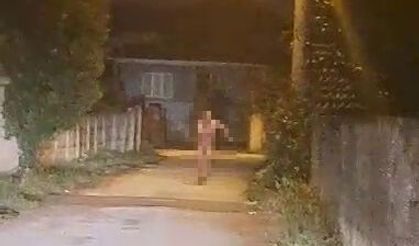 Zabıta işlem yaparken soyunan dilenci kaçtı