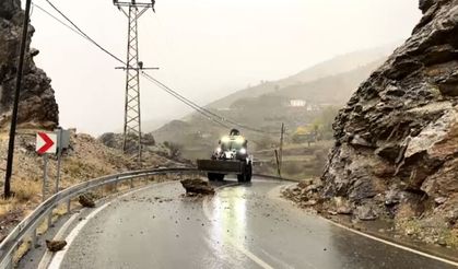 Batman'da heyelan nedeniyle kapanan yollar açıldı