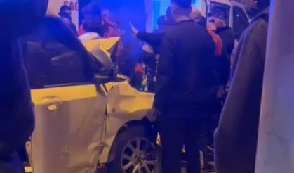 Diyarbakır’da yarışan 3 aracın karıştığı kaza kamerada: 3 yaralı