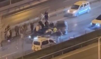 İstanbul - Üsküdar'da 7 aracın karıştığı zincirleme kaza kamerada