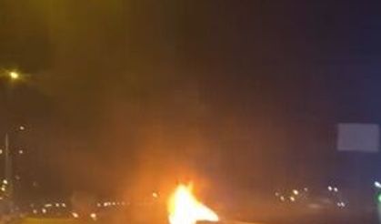 Otomobil seyir halindeyken alev aldı