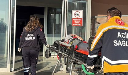 Otomobil yol kenarındaki beton parçasına çarptı; 5 yaralı