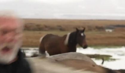 Sanatçı Onur Akın'a, klip çekimi sırasında at çarptı