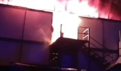 Şantiyede işçilerin yatakhanesinde çıkan yangın söndürüldü