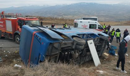 Sivas'ta cezaevi nakil aracı devrildi; 9 yaralı