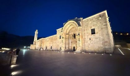 Taşa nakşedilen tarihi eserde 'ışık' şöleni