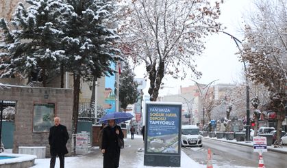 Van'da kar yağışı nedeniyle 90 yerleşim yeri ulaşıma kapandı