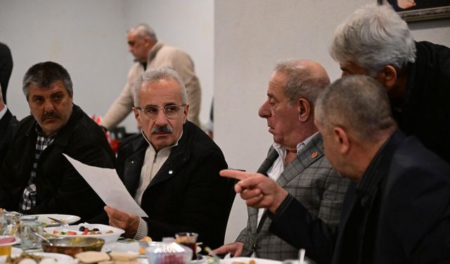 Bakan Uraloğlu, Sarıyer'de balıkçılarla sahur yaptı