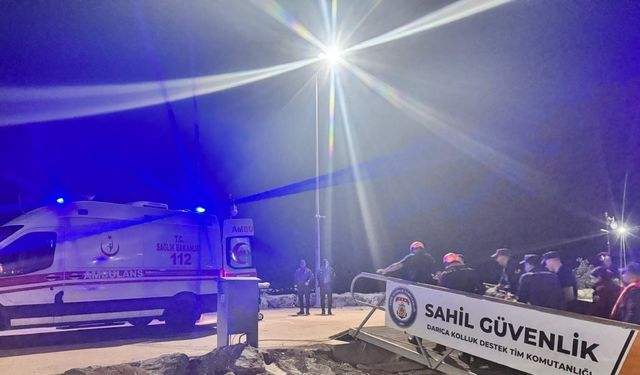 Balık tutarken 20 metreden denize düşüp yaralandı
