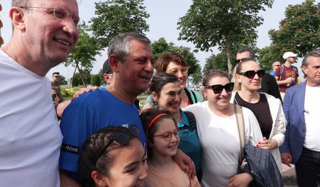 CHP Genel Başkanı Özgür Özel Kadıköy'deki Halk Koşusu'na katıldı