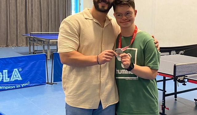Down sendromlu üniversiteli sporla hayata bağlandı