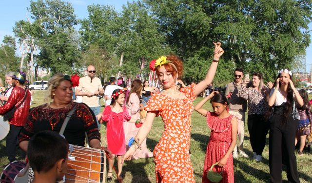 Edirne'de Kakava ve Hıdrellez Şenlikleri ikinci günü şarkı ve danslarla devam etti