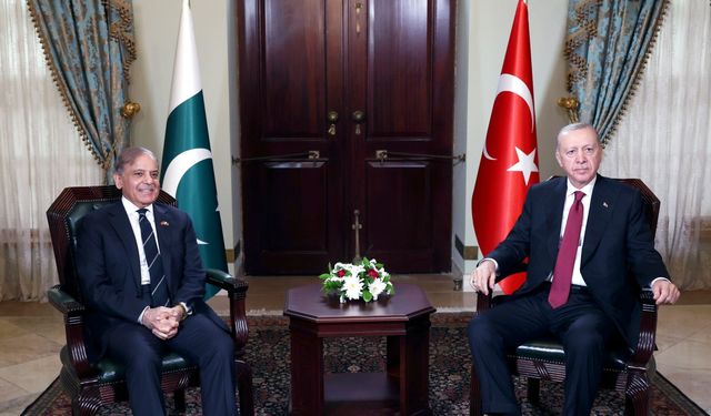 Pakistan Başbakanı Şerif'ten Pakistan-Türkiye dostluğu mesajı