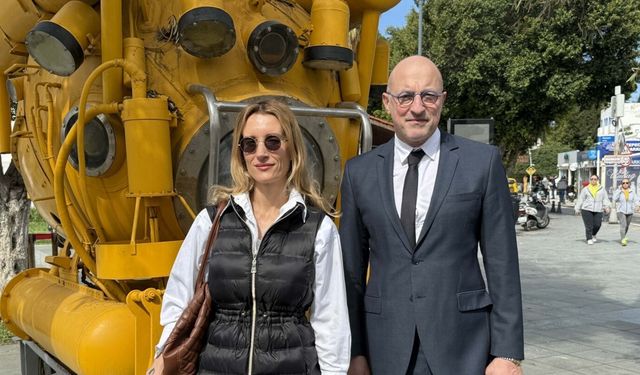 Türkiye'nin ilk cep denizaltısı Bodrum'daki meydanda sergileniyor