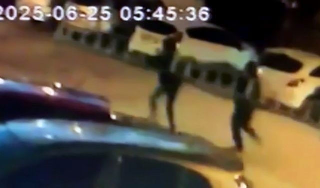 Balkonuna seyyar merdiven dayadıkları daireden altın ve döviz çaldılar