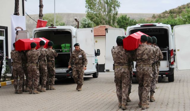 Çankırı'daki kazada yaşamını yitiren 2 polis memuru, memleketlerine uğurlandı