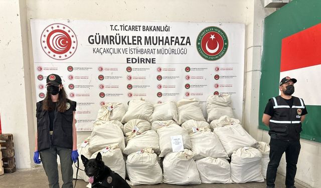 Kaçakçıların cihaz yerleştirip takibe aldıkları 2 TIR’da 318 kilo uyuşturucu ele geçti; 10 gözaltı