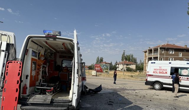 Ankara'da TIR ile ambulans çarpıştı: 5 yaralı