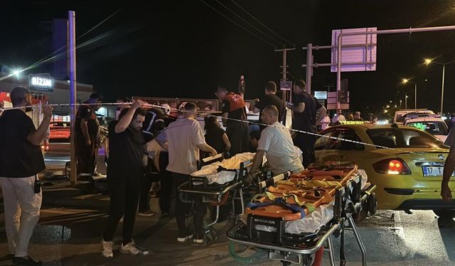 Çanakkale’de taksi ile otomobil çarpıştı: 8 yaralı