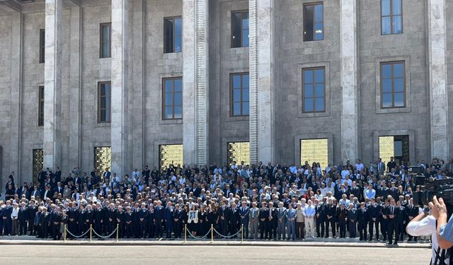 Eski CHP Genel Başkanı Öymen için TBMM'de tören