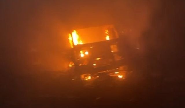 Şırnak’ta kaza yapan TIR'da çıkan yangın, ormana sıçradı