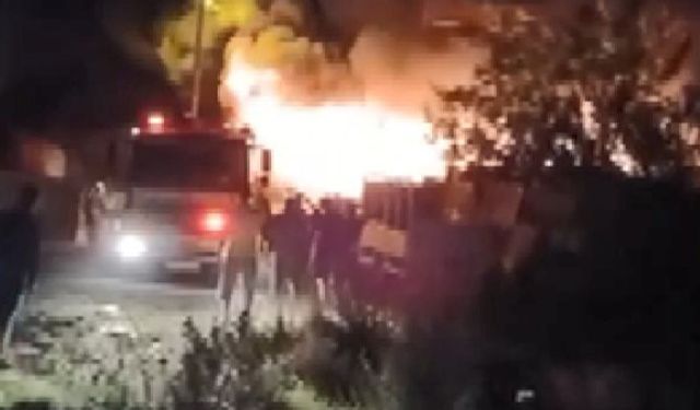 Avcılar'da, çorap atölyesi alev alev yandı