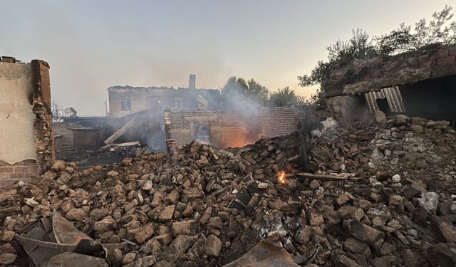 Çanakkale'deki orman yangını ikinci gününde; yanan alanlar ve evler havadan görüntülendi