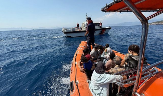 Fethiye'de mahsur kalan 24 kaçak göçmen kurtarıldı