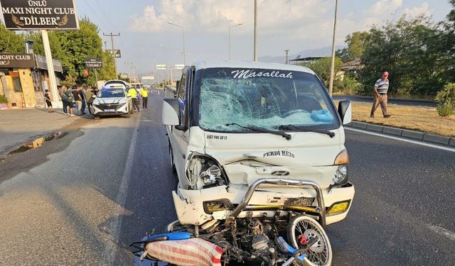 Kamyonetle çarpışan motosikletin sürücüsü öldü