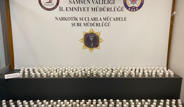 Kamyonetle uyuşturucu taşıyan 2 şüpheliye gözaltı