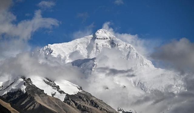 Nepal, Himalayalar'daki 97 zirveyi iki yıl ücretsiz tırmanışa açacak
