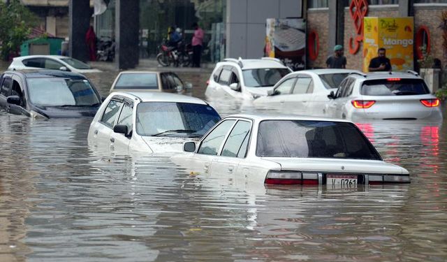 Pakistan'daki selde hayatını kaybedenlerin sayısı 33'e yükseldi